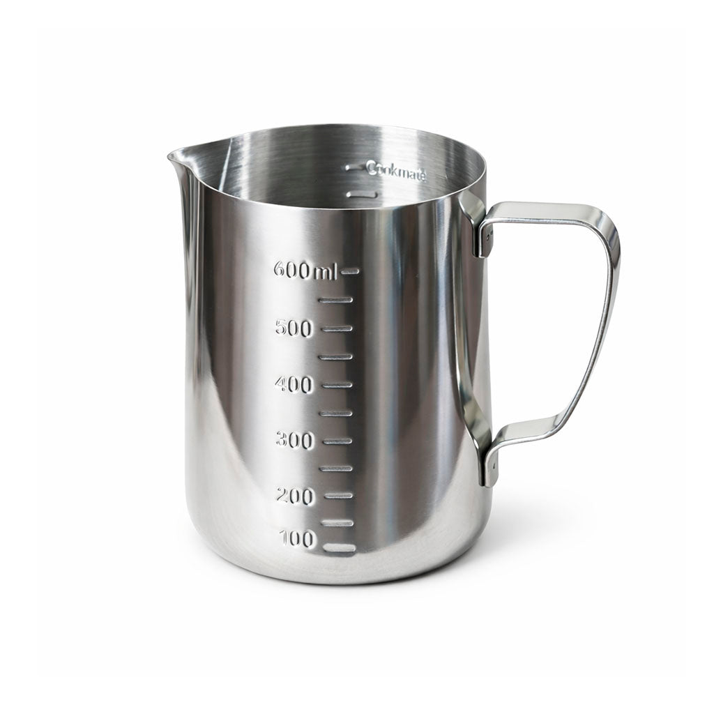Jarra espumadora de leche de acero inoxidable de 600 ml con pico de precisión para latte art y preparación de cappuccinos y lattes.